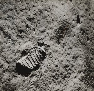 Buzz Aldrins voetafdruk op het oppervlak van de maan, 1969 door NASA Images