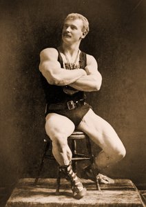 Eugen Sandow, in klassieke oude Grieks-Romeinse pose, ca. 1893 door Napoleon Sarony