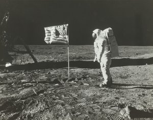 Buzz Aldrin op de maan met de Amerikaanse vlag, 1969