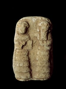 Sumerische beschaving: paar goden op de troon. Terracotta beeld. Dim. 9 cm Neo-Sumerische periode (tussen 2093 en 2004 v.Chr.) Bagdad, Nationaal Irak Museum