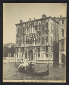 Exterieur van het Palazzo Cavalli-Franchetti te Venetië door Neue Photographische Gesellschaft