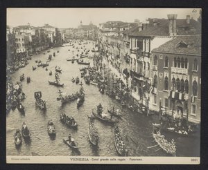 Gondels op het Canal Grande te Venetië door Neue Photographische Gesellschaft
