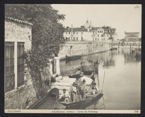 Kanaal te Venetië door Neue Photographische Gesellschaft