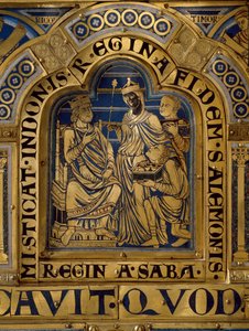 Verdun Altaar gemaakt in goud en email door Nicholas van Verdun (ca.1130/50-1205): scènes uit het Oude en Nieuwe Testament: detail dat de Koningin van Saba vertegenwoordigt die geschenken brengt aan Koning Salomo. 12e eeuw Klosterneuburg Wenen, Oostenrijk