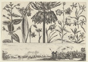 Horizontaal paneel met een rij bloemen boven een fries met een gevechtsscène in een landschap door Nicolas Cochin