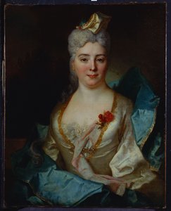 Portret van een dame, gekleed in een witte jurk en een blauwe mantel