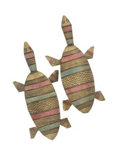 Gesneden houten schildpadfiguren versierd met rode, groene en zwarte geometrische patronen, Hausa-volk, Kano, Noord-Nigeria (beschilderd hout)