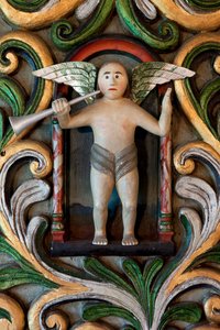 Engel met een trompet, detail van het altaarstuk, Mo I Rana-kerk