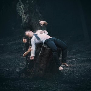 Surrealistische slaap in het bos