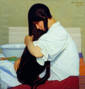 Het witte hemd of vrouw die haar haar kamt
