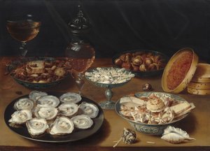 Schotels met oesters, fruit en wijn