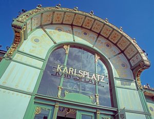 Uitzicht op Karlsplatz Stadtbahn