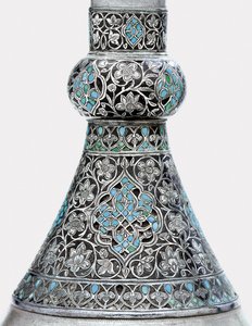 Detail van een Ottomaanse turquoise ingelegde zilveren zinkfles (detail) door Ottoman School
