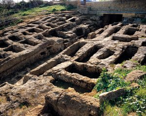 Ruïnes van de christelijke necropolis in de vallei van de Tempels, 4e tot 5e eeuw. Agrigento, Sicilië, Italië