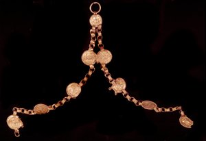 Paleochristelijke kunst: gouden ketting. Uit Iran. Parijs, Louvre Museum