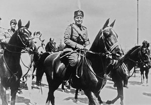 Album "Duce": Benito Mussolini te paard met zijn gevolg in Rome door Pandimiglio Pandimiglio