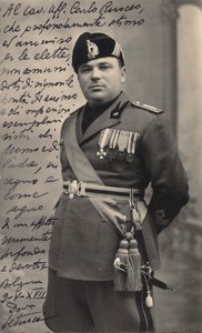 Album "MVSN- Zwarthemden": Centurion van de Militie in volledig uniform, 05/1939 door Pasquini Pasquini