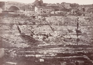 Theatre de Syracuse (Amfitheater van Syracuse),1865 (foto) door Paul Berthier