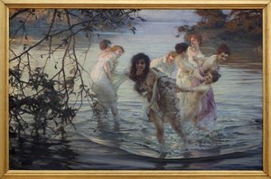Gelukkige ebats. Jonge vrouwen die plezier hebben tijdens het zwemmen in het water van een rivier