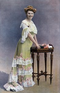 Franse komiek Blanche Toutain, foto door Paul Nadar uit de Franse krant "Le Theatre" februari 1905 door Paul Nadar