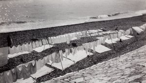 Was drogen op het strand, Nice door Paul Nash