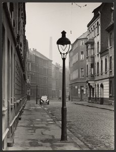 [Lege straat]. door Paul Wolff