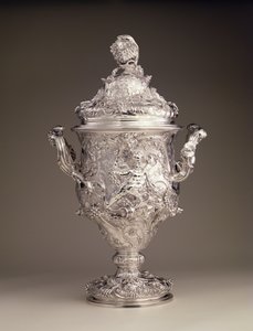 Twee-handled beker en deksel, 1742-43