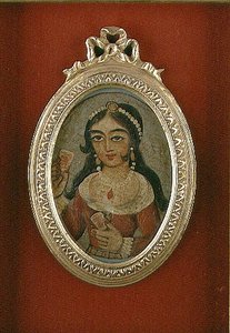 Qajar buste rondel met afbeelding van een versierde vrouw door Persian School