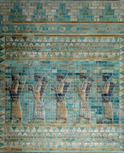De fries van de boogschutters, uit het paleis van Darius I, koning van Perzië, in Susa door Persian School