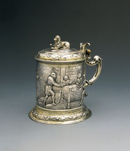 Bierpul, het lichaam repousse en gejaagd met Jacob die worstelt met de engel, en Abraham en Sarah die gastvrijheid verlenen aan de Drie-eenheid, Danzig, ca. 1690 door Peter III Rohde