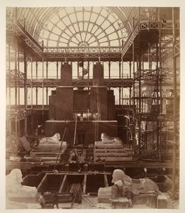 Voorbereidingen voor de oprichting van de Kolossen van Abu Simbel, Crystal Palace, uit 