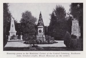 Eregraven in de Muziekhoek van de Centrale Begraafplaats, Beethoven (links), Schubert (rechts), Mozart Memorial (in het midden) door Photographer Austrian