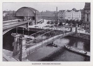 Berlijn: Bahnhof Friedrichstrasse door Photographer German