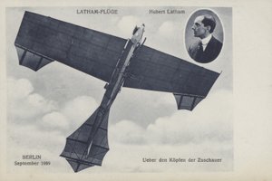 De vlucht van de Franse vliegenier Hubert Latham over Berlijn, september 1909 door Photographer German