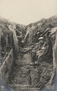 Duitse soldaten nemen een pauze in de loopgraven, Eerste Wereldoorlog