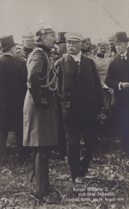 Kaiser Wilhelm II en Duitse luchtschipbouwer Graaf Ferdinand von Zeppelin op vliegveld Tegel, Berlijn, 29 augustus 1909