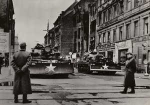 Bijzonder ernstige provocaties begonnen tussen 24 en 28 oktober 1961 toen zwaarbewapende Amerikaanse soldaten, ondersteund door tanks, herhaaldelijk de staatsgrens van de Duitse Democratische Republiek schonden