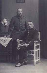 Portret van twee Duitse soldaten door Photographer German