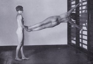 Het mooie lichaam, fysieke cultuur voor vrouwen (zwart-wit foto) door Photographer German
