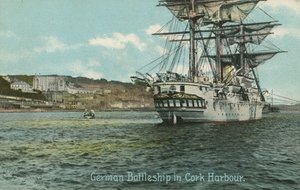 Duitse oorlogsschip in Cork Harbour, Ierland door Photographer Irish