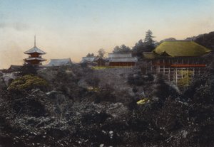 Japan, ca. 1912: Kiyomizu Tempel bekend om zijn hangend podium aan de rand van een afgrond en een prachtig uitzicht over de stad Kyoto door Photographer Japanese
