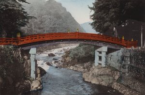 Japan, ca. 1912: Heilige Brug bij Nikko, 90 mijl ten noorden van Tokio door Photographer Japanese