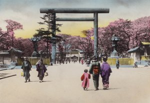Japan, ca. 1912: De enorme bronzen Torii voor Shokonsha of geest oproepende heiligdom voor gesneuvelde soldaten in nationale problemen, Tokio door Photographer Japanese