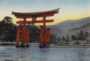 Japan, ca. 1912: Het Heilige eiland, Miyajima, in de binnenzee, een van de drie meest bekende scènes van Japan; De tempel werd hier opgericht door Kiyomori in de 12e eeuw door Photographer Japanese