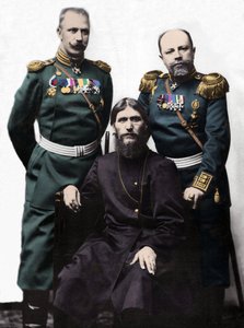 Grigory (Grigory) lefimovich Novykh, bekend als Rasputin (Rasputin) (1869-1916) met Kapitein von Lohman, en Prins Kolonel Putyatin. (Van links naar rechts: Prins Mikhail Putyatin, Grigory Rasputin en Kolonel D Loman)