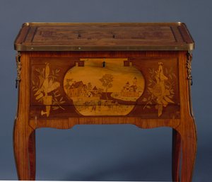 Transitional tafel à la Bourgogne (detail) door Pierre Roussel