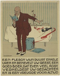 Lezende man stoot per ongeluk een fles en glas wijn van tafel