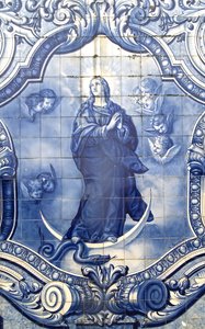 (detail) van een decoratief paneel met de Maagd Maria die de slang verplettert, Lamego, Portugal. 1738 door Portuguese School