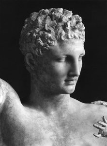 Detail van het standbeeld van Hermes en de baby Dionysus