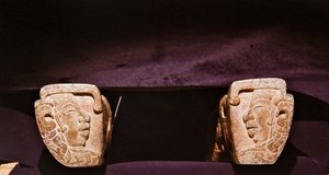 Detail van een juk gebruikt in ceremoniële balspelen, Vera Cruz